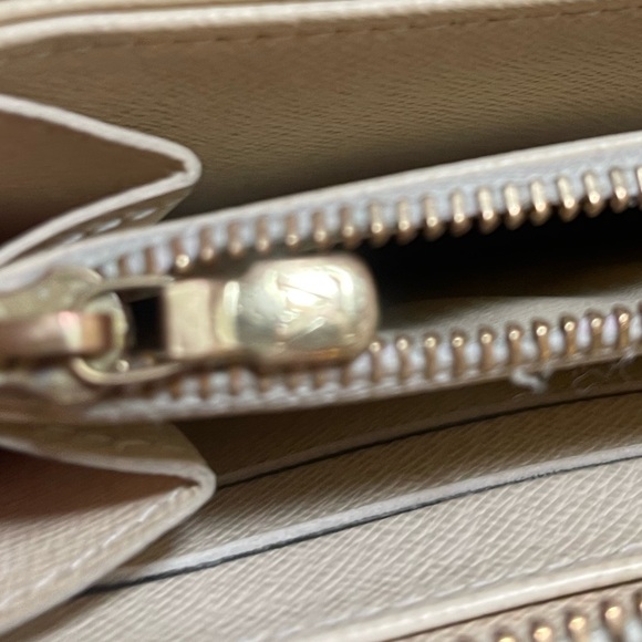Louis Vuitton Damier Azur Long Zippered Wallet great condition Clean inside. - Picture 4 of 11